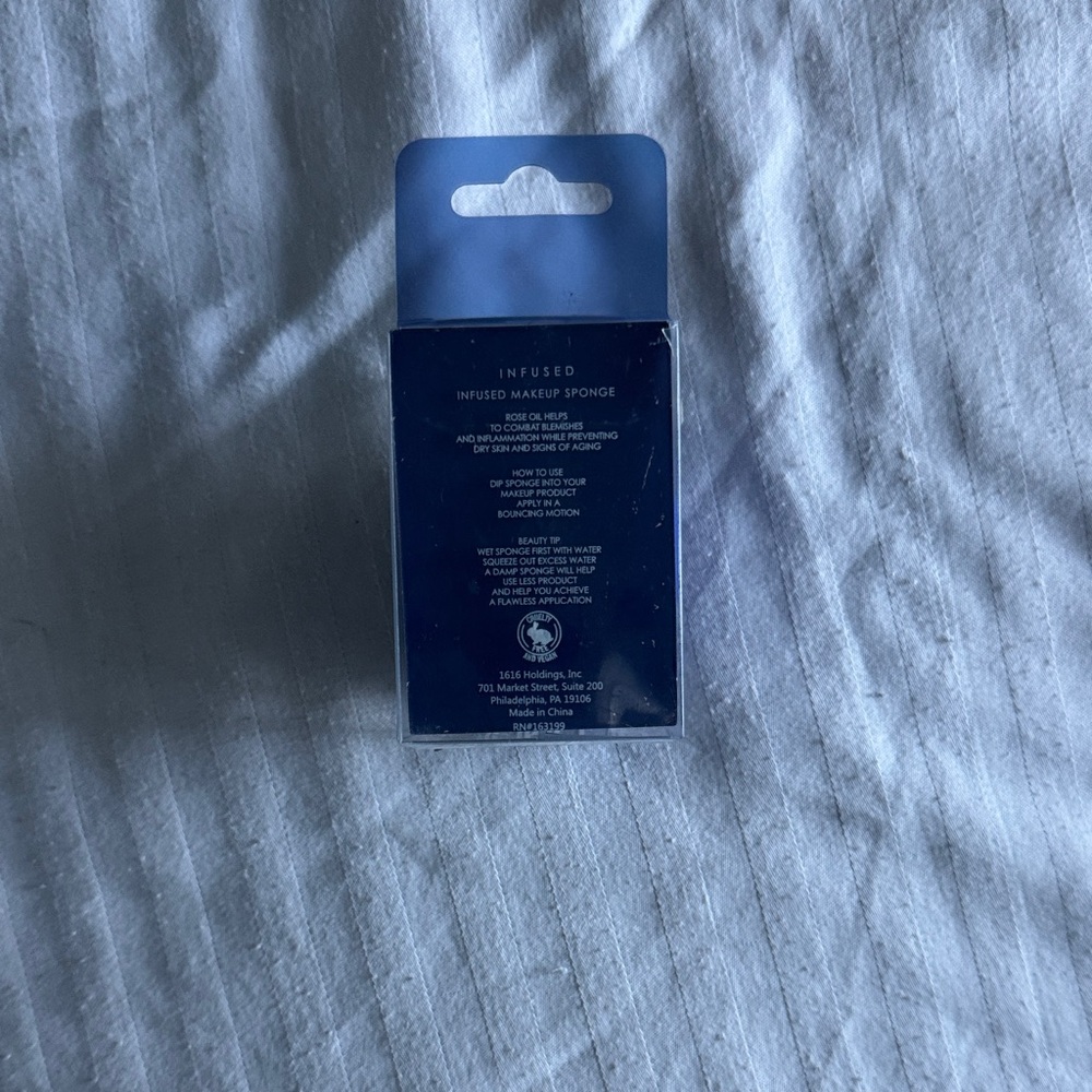 Blue Beauty Sponge - Picture 2 of 3